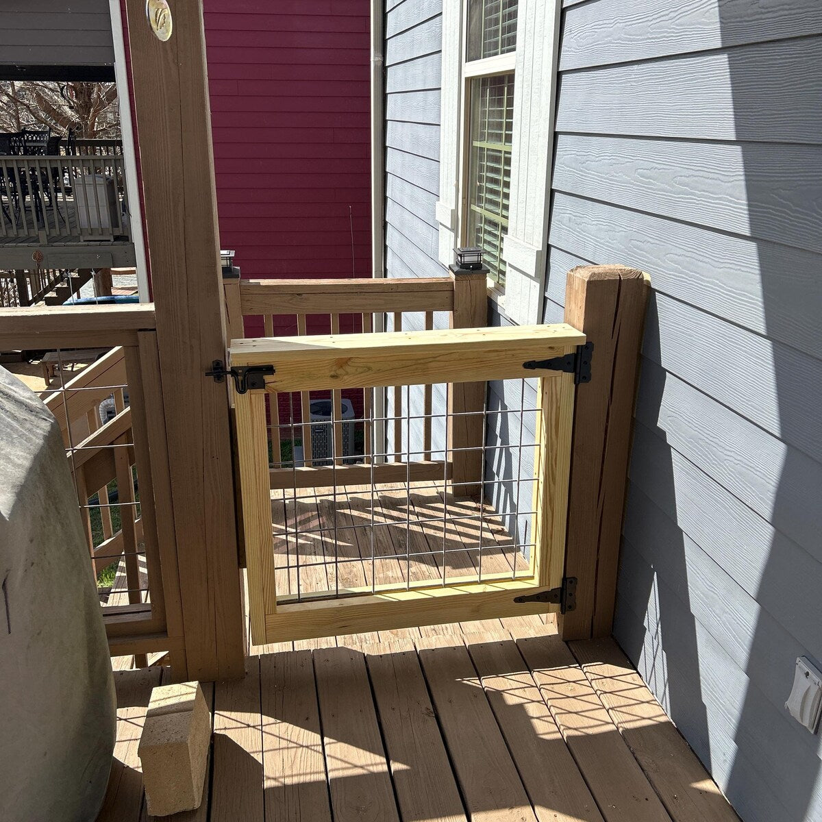 Hog Wire Patio Gate – Custom Outdoor Gate for Durability and Style